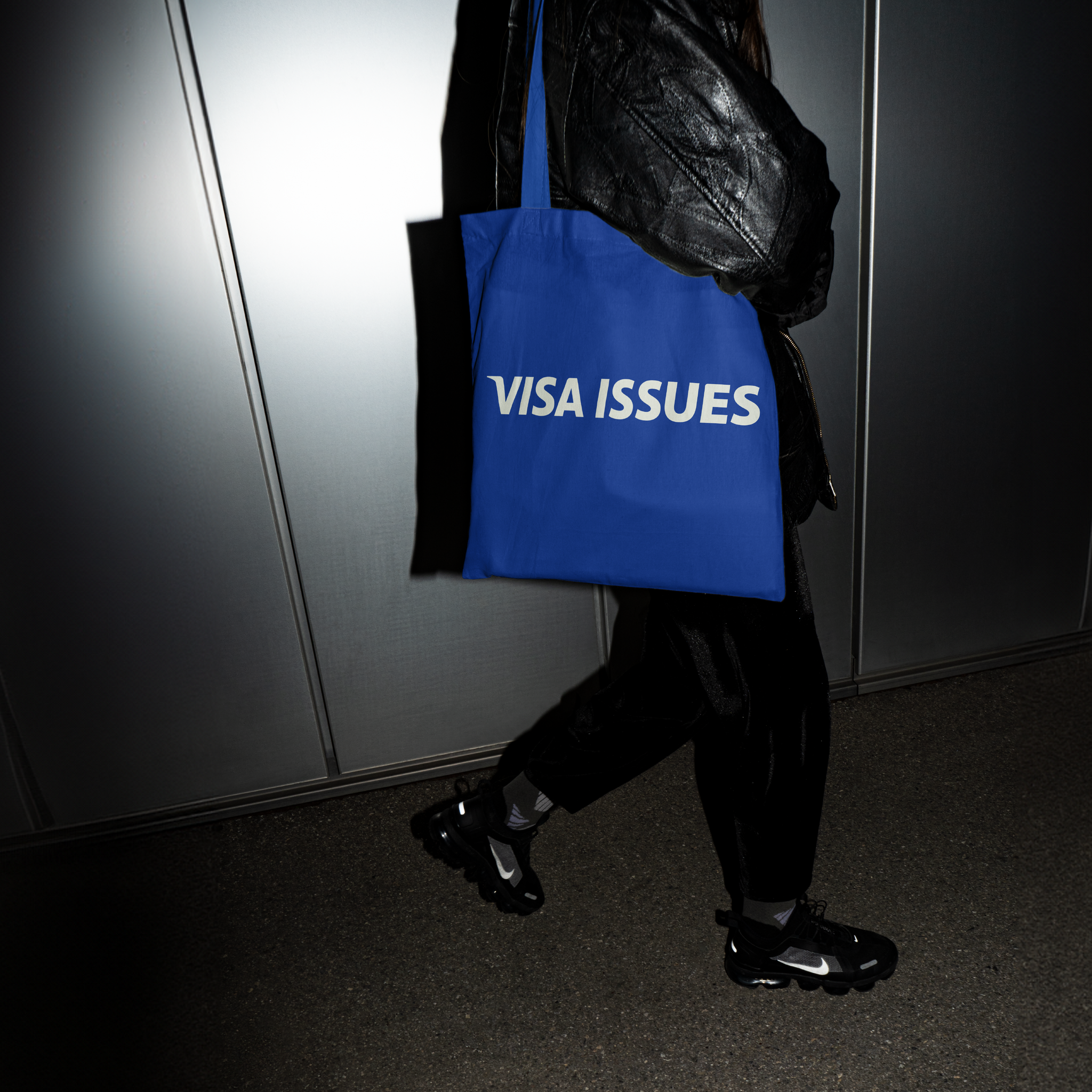 VISA ISSUES TOTE